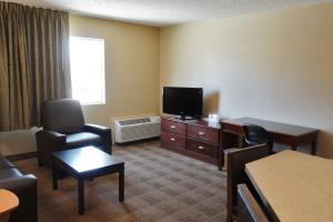 TV a/nebo společenská místnost v ubytování Extended Stay America Select Suites - Dallas - Richardson