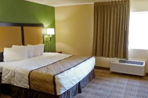 Postel nebo postele na pokoji v ubytování Extended Stay America Select Suites - Dallas - Richardson