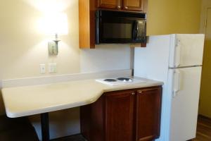 Kuchyň nebo kuchyňský kout v ubytování Extended Stay America Select Suites - Dallas - Richardson