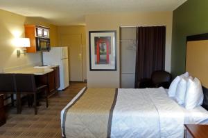 Postel nebo postele na pokoji v ubytování Extended Stay America Select Suites - Dallas - Richardson