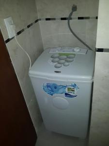 a white toilet in a bathroom with a hose at La Rinconada in Las Grutas