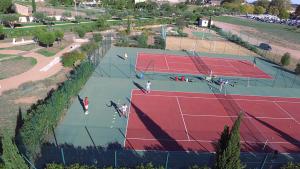 Tenis a/nebo squash v ubytování Vacancéole - Port Minervois, Les Hauts du Lac nebo okolí