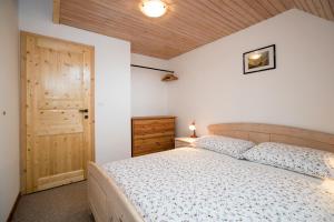 Postel nebo postele na pokoji v ubytování Apartments Markež