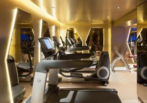 Fitness centrum a/nebo fitness zařízení v ubytování New Hotel