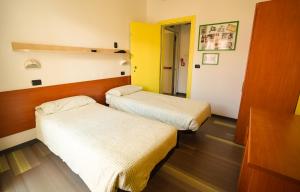 A bed or beds in a room at Hotel Morfeo - Young People Hotels