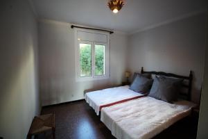 Tempat tidur dalam kamar di Global Immo 3310 CALIFORNIA