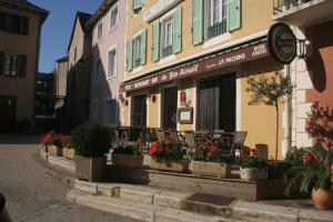 a row of plants in pots outside of a building at Au Bon Accueil in Arvieu