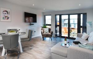 Gallery image of Cotels at 7Zero1 Serviced Apartments - Modern Apartments, Superfast Broadband, Free Parking, Centrally Located in Milton Keynes