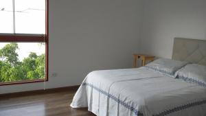 En eller flere senge i et værelse på San Borja, bello apartamento + 17 billeder