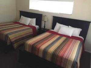 Ένα ή περισσότερα κρεβάτια σε δωμάτιο στο Lake Shastina Golf Resort