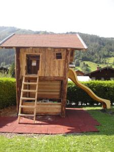 Budynek, w którym mieści się apartament