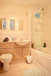 Ванная комната в Modern Two Bedroom Flat in Leith