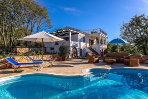 Swimmingpoolen hos eller tæt på Villa Saint Vid