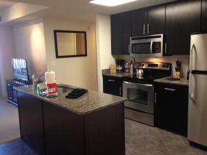 A kitchen or kitchenette at National at Pentagon City