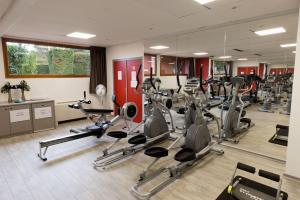 Posilňovňa alebo fitness centrum v ubytovaní KYRIAD LYON EST - Genas Eurexpo