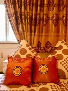 Postel nebo postele na pokoji v ubytování Blue Rose Apartman