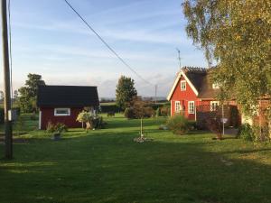 a house with a red house in a yard at Sanddala Bed & Breakfast in Everöd