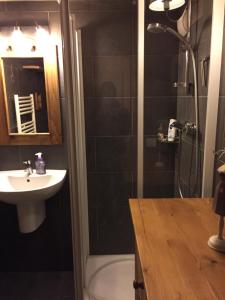 Et badeværelse på Duplex en vieux bois hyper centre