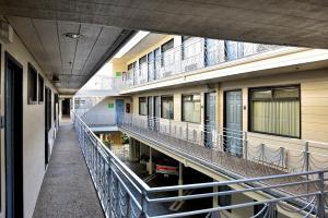 Un balcon sau o terasă la City Center Inn and Suites