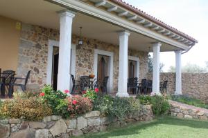 Ein Garten an der Unterkunft Apartamentos El Jardín del Poeta