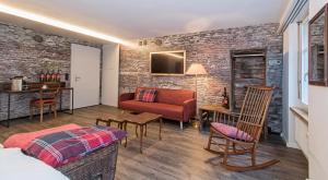 TV a/nebo společenská místnost v ubytování Hotel 2B