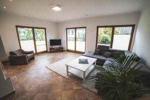 a living room with a couch and a table at Ferienwohnung am Aubach in Schwerin