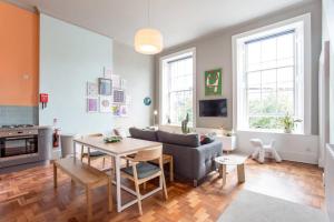 Gallery image of ALTIDO Modern flat in the city center in Edinburgh