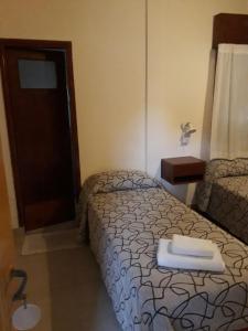 Een bed of bedden in een kamer bij Hotel San Antonio