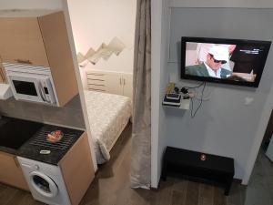 a small room with a tv on a wall at Bonito Apto Barrio del Pilar Smart Fit in Madrid