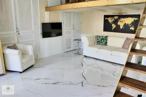 a living room with a marble floor and a couch at 'Maison Blanche' in Cannes