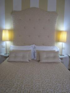 Postel nebo postele na pokoji v ubytování Fontelunga Hotel & Villas