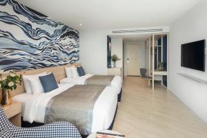 Кровать или кровати в номере Brighton Grand Hotel Pattaya - SHA Extra Plus
