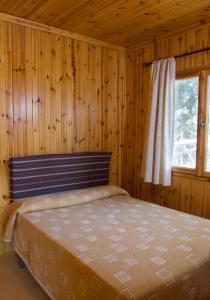 Postel nebo postele na pokoji v ubytování Camping Orgiva