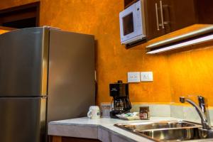 Kuchyň nebo kuchyňský kout v ubytování Merida Serviced Apartments