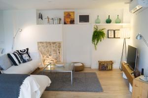 A television and/or entertainment centre at Casa Gema