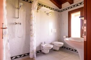 Koupelna v ubytování Agriturismo Nonis + 33 fotografií