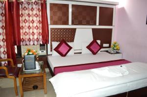 Postel nebo postele na pokoji v ubytování Hotel Su Shree Continental Dx Near New Delhi Railway Station