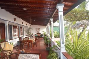 Un restaurante o sitio para comer en Whitepearl Beach