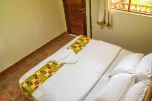 Postel nebo postele na pokoji v ubytování Ichumbi Gorilla Lodge