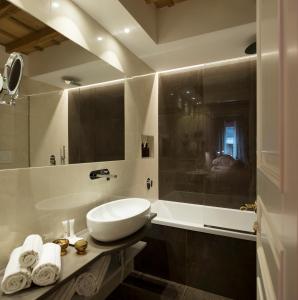 Bathroom sa Palazzo Caruso