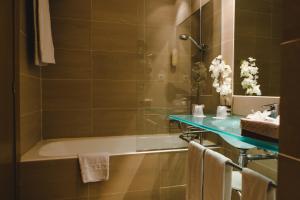 Koupelna v ubytování Hotel Mas Camarena