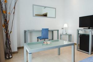 TV a/nebo společenská místnost v ubytování Hotel Mas Camarena
