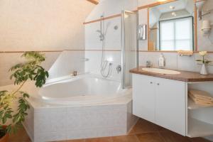 Ein Badezimmer in der Unterkunft Hotel Altes Zollhaus