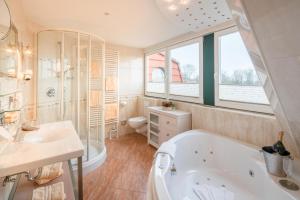 Ein Badezimmer in der Unterkunft Hotel Altes Zollhaus