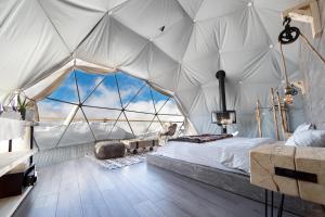 Ένα ή περισσότερα κρεβάτια σε δωμάτιο στο Odom Retreat +49 φωτογραφίες