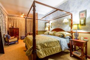 Postel nebo postele na pokoji v ubytování Kilmorna Manor Guest House