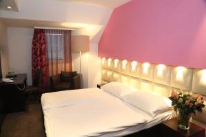 Łóżko lub łóżka w pokoju w obiekcie Prielmayerhof HOTEL