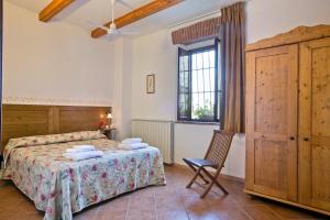 Un pat sau paturi într-o cameră la Borgo Sicelle Residence