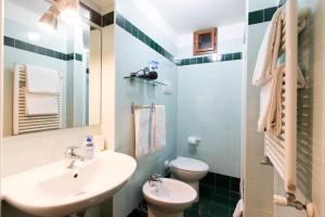 Kúpeľňa v ubytovaní Venice and Venice Apartments - private rooms in shared apartment