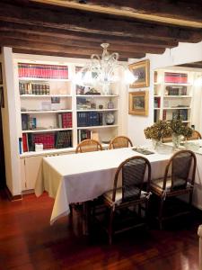 a dining room with a white table and chairs at Venice Luca's house in Venice